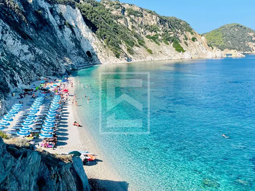 Immagine 1 di Villa in vendita  in Via Prato Arighetto a Campo Nell'elba