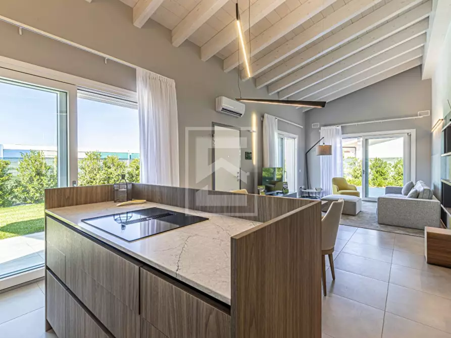 Immagine 1 di Appartamento in vendita  in Via Monte Baldo a Desenzano Del Garda