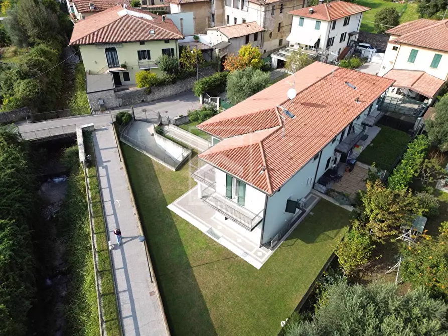 casa indipendente in vendita a Salò in zona Villa