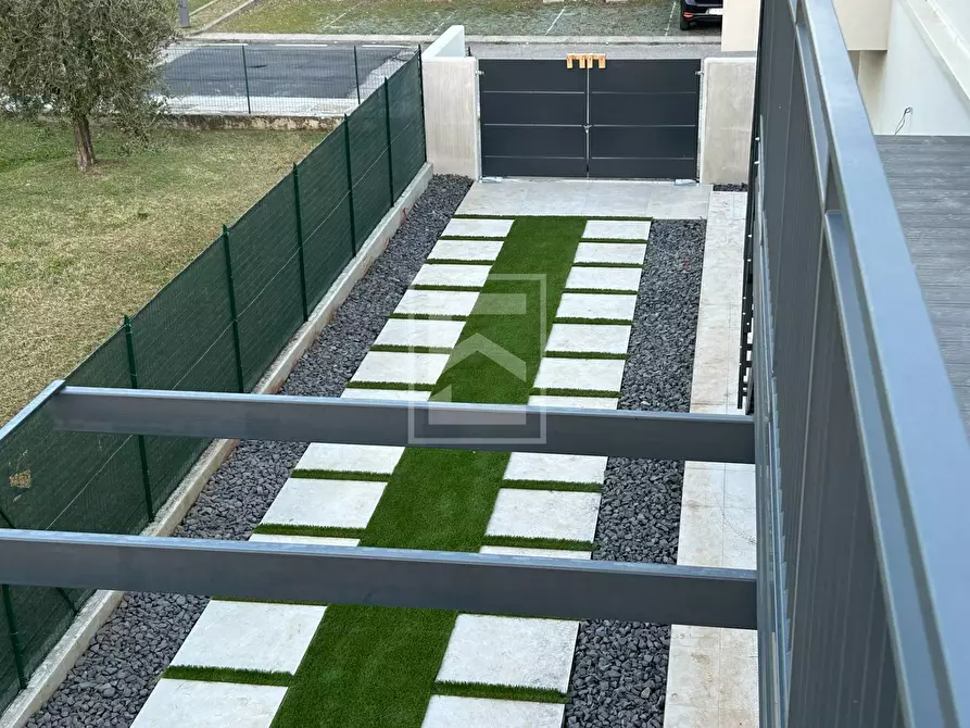 Immagine 22 di Casa semindipendente in vendita  in via Ungaretti sn a Puegnago Sul Garda