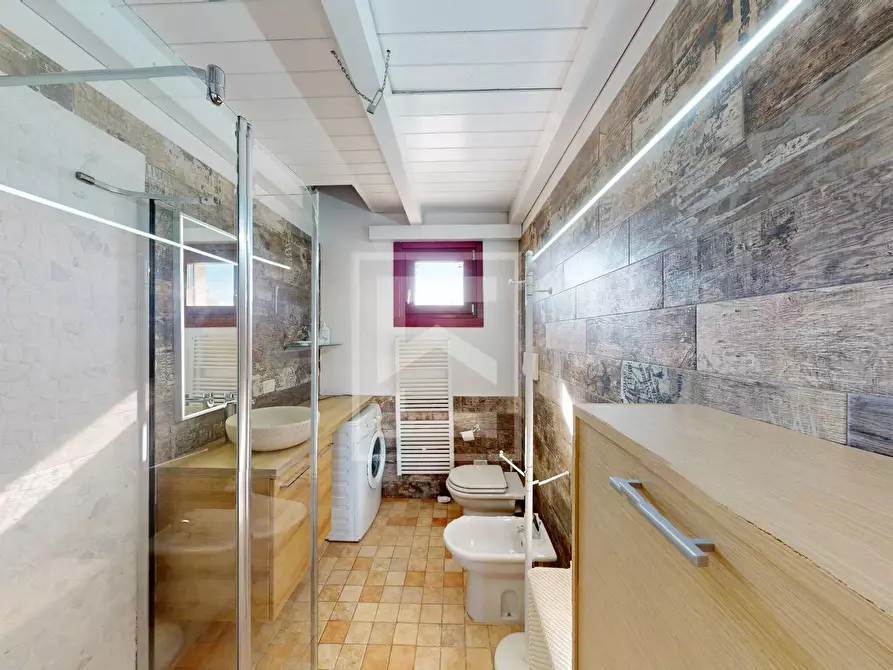 Immagine 11 di Appartamento in vendita  in Località Sermana 1 a Peschiera Del Garda