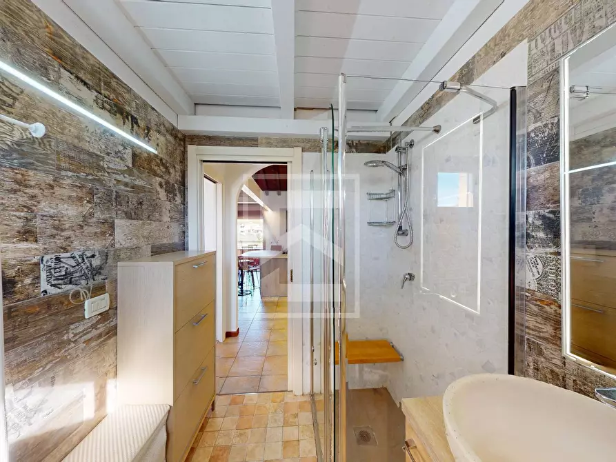 Immagine 13 di Appartamento in vendita  in Località Sermana 1 a Peschiera Del Garda