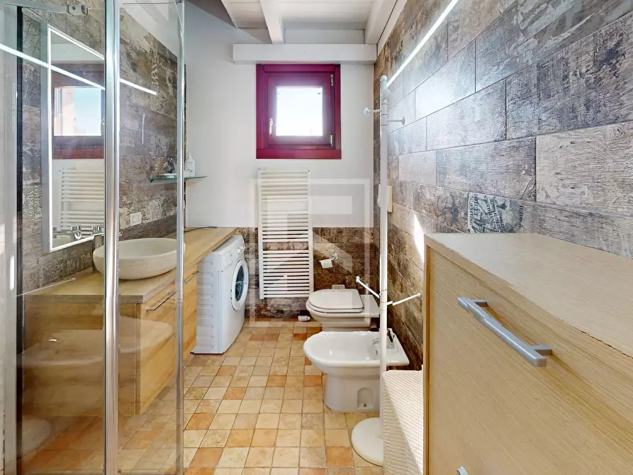 Immagine 12 di Appartamento in vendita  in Località Sermana 1 a Peschiera Del Garda