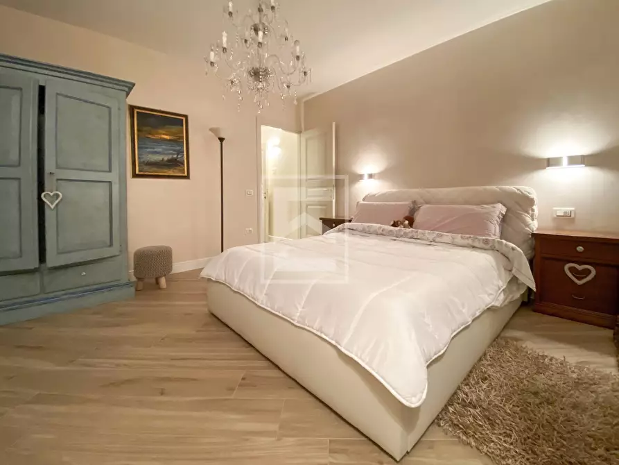 Immagine 23 di Appartamento in vendita  in Viale Agello a Desenzano Del Garda