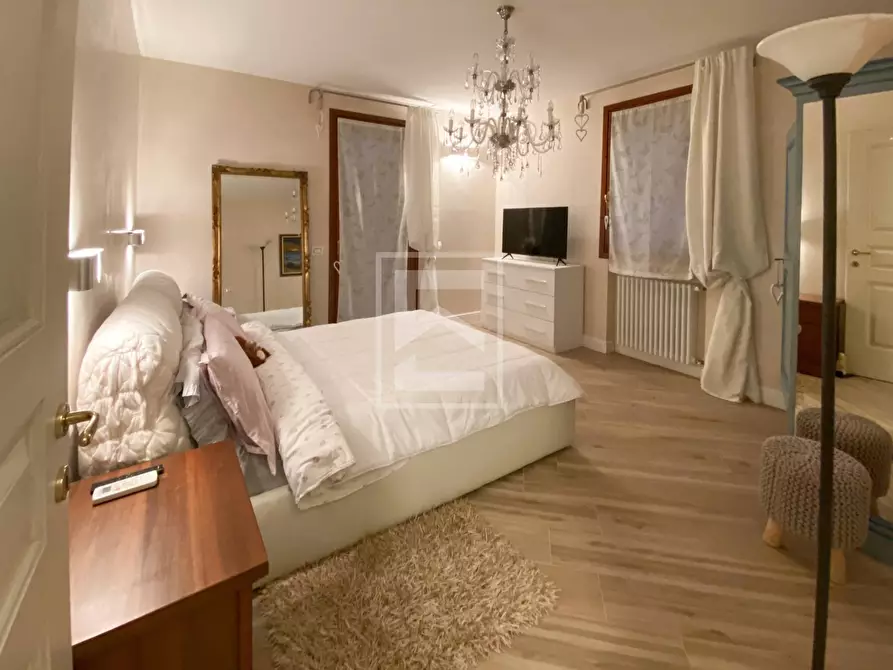 Immagine 24 di Appartamento in vendita  in Viale Agello a Desenzano Del Garda