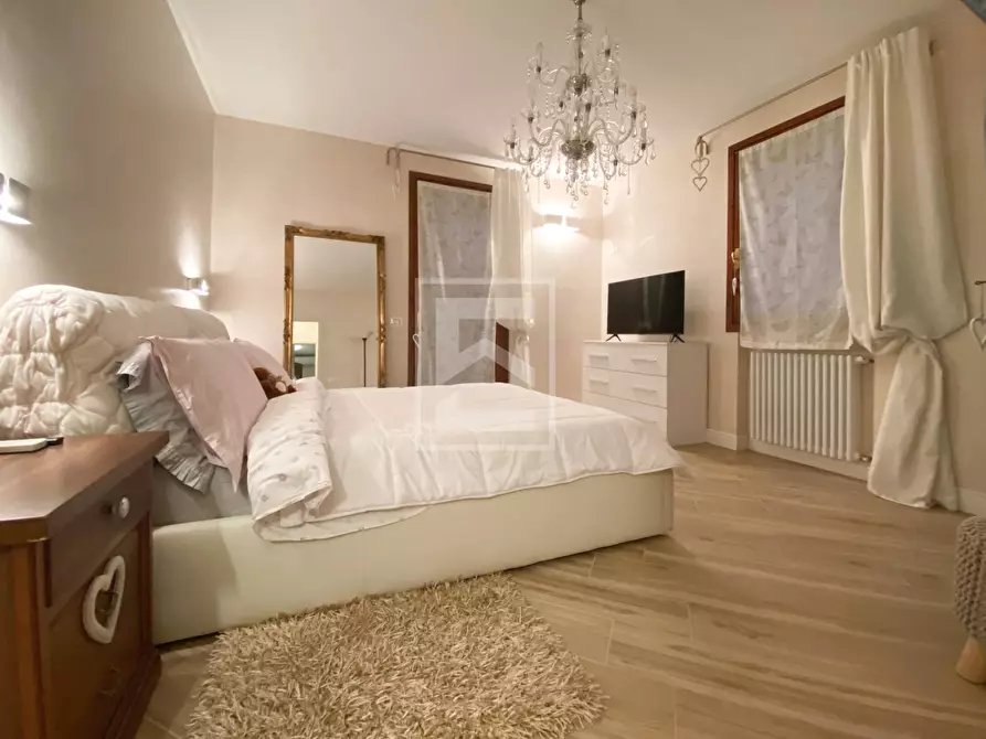 Immagine 25 di Appartamento in vendita  in Viale Agello a Desenzano Del Garda