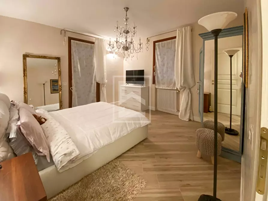 Immagine 26 di Appartamento in vendita  in Viale Agello a Desenzano Del Garda