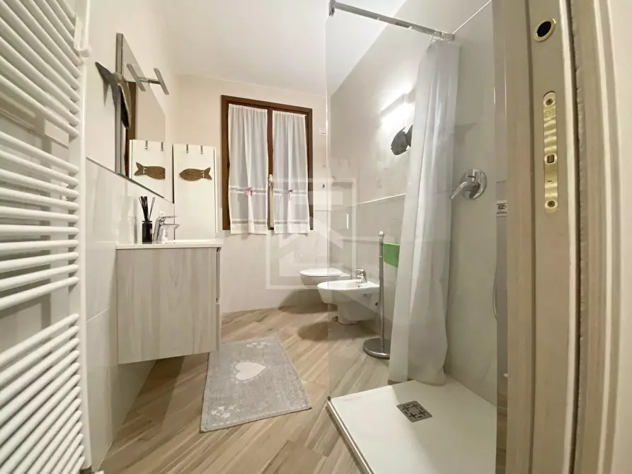 Immagine 29 di Appartamento in vendita  in Viale Agello a Desenzano Del Garda