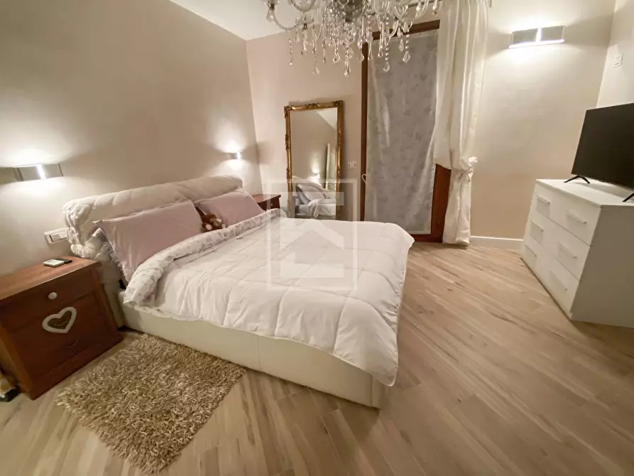 Immagine 27 di Appartamento in vendita  in Viale Agello a Desenzano Del Garda