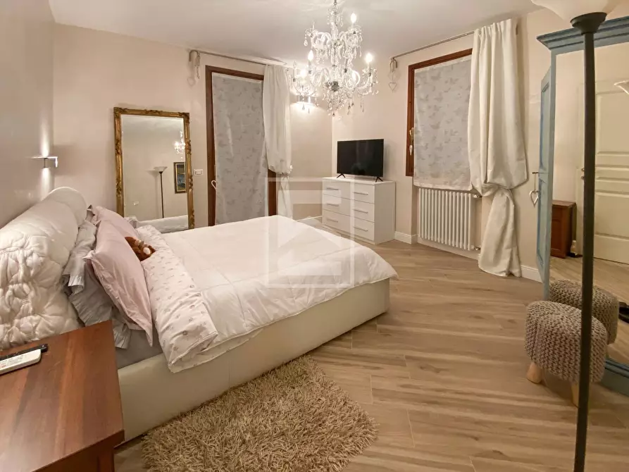 Immagine 30 di Appartamento in vendita  in Viale Agello a Desenzano Del Garda