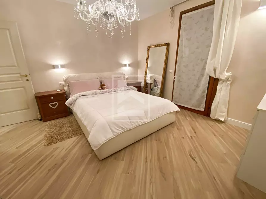 Immagine 31 di Appartamento in vendita  in Viale Agello a Desenzano Del Garda