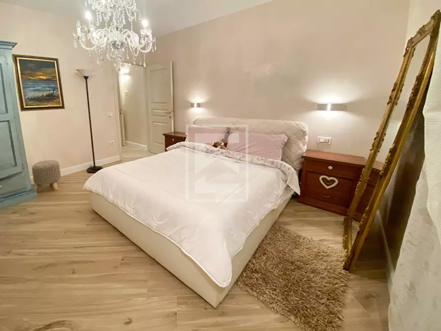 Immagine 32 di Appartamento in vendita  in Viale Agello a Desenzano Del Garda