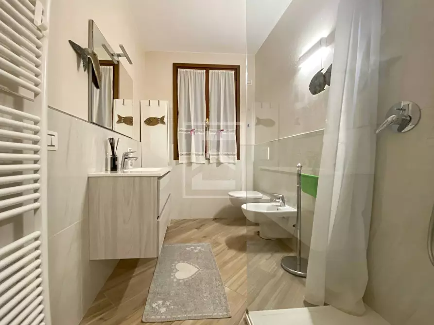 Immagine 35 di Appartamento in vendita  in Viale Agello a Desenzano Del Garda