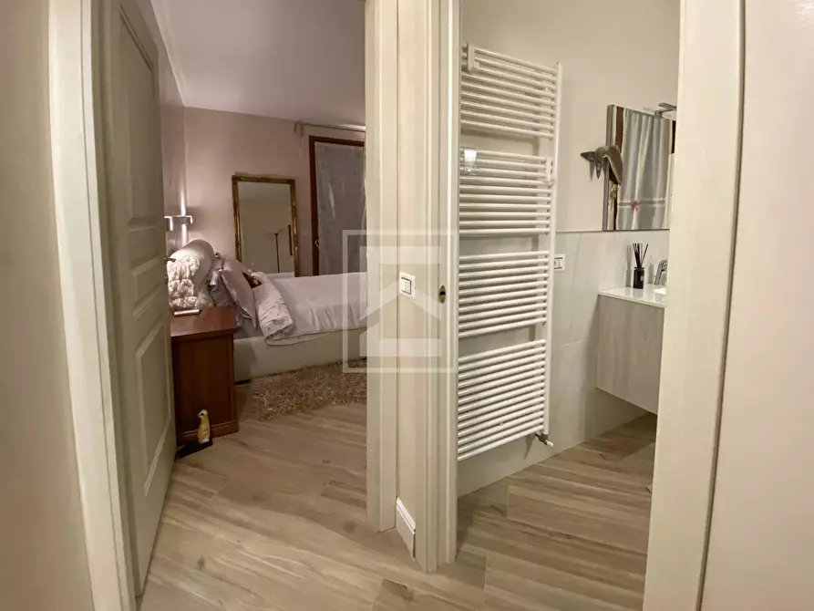 Immagine 37 di Appartamento in vendita  in Viale Agello a Desenzano Del Garda