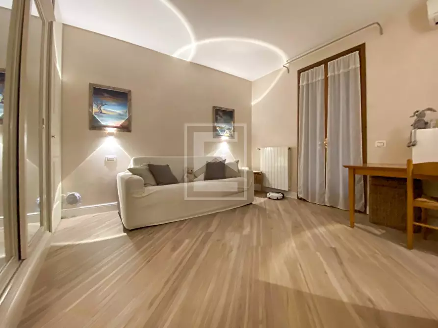 Immagine 38 di Appartamento in vendita  in Viale Agello a Desenzano Del Garda