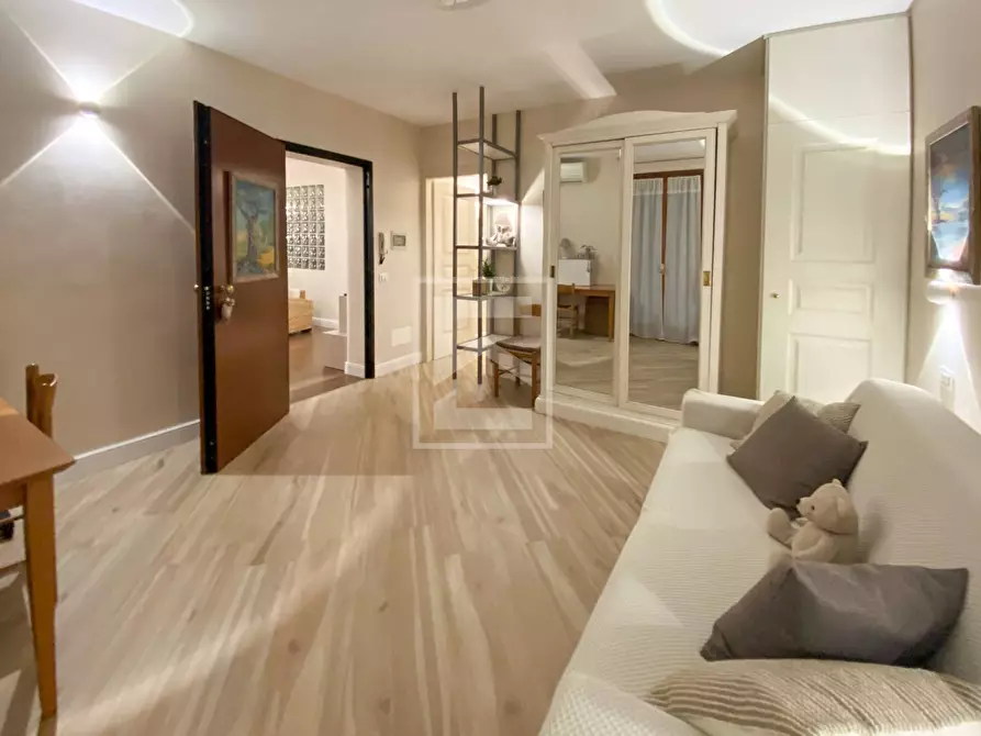 Immagine 40 di Appartamento in vendita  in Viale Agello a Desenzano Del Garda