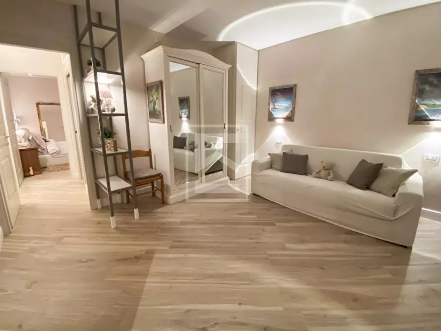 Immagine 41 di Appartamento in vendita  in Viale Agello a Desenzano Del Garda