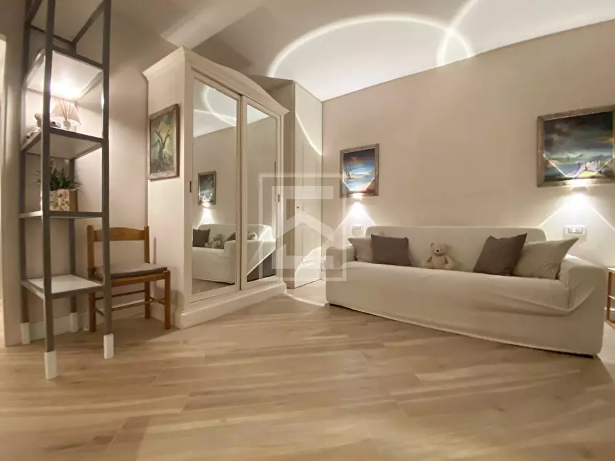 Immagine 43 di Appartamento in vendita  in Viale Agello a Desenzano Del Garda