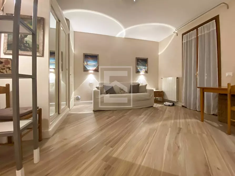 Immagine 44 di Appartamento in vendita  in Viale Agello a Desenzano Del Garda