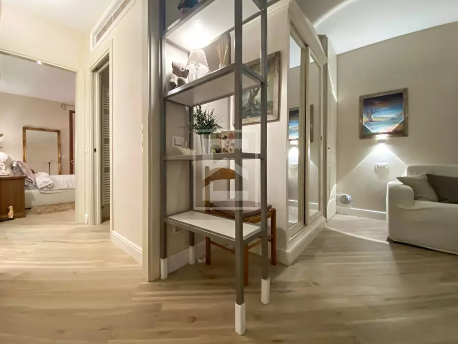 Immagine 46 di Appartamento in vendita  in Viale Agello a Desenzano Del Garda