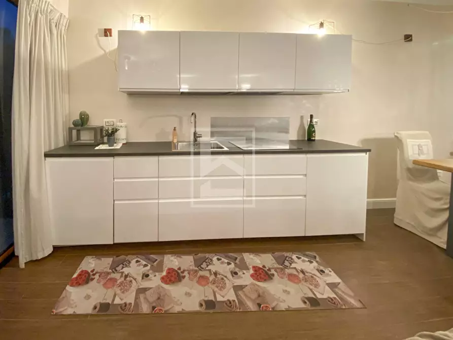 Immagine 21 di Appartamento in vendita  in Viale Agello a Desenzano Del Garda