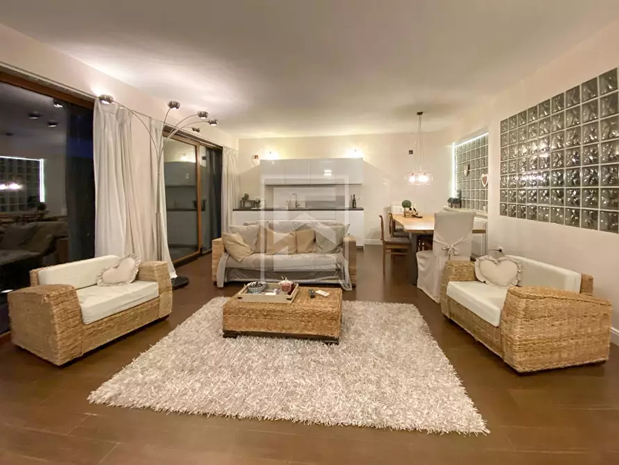 Immagine 4 di Appartamento in vendita  in Viale Agello a Desenzano Del Garda