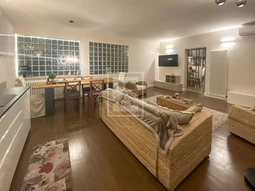 Immagine 20 di Appartamento in vendita  in Viale Agello a Desenzano Del Garda