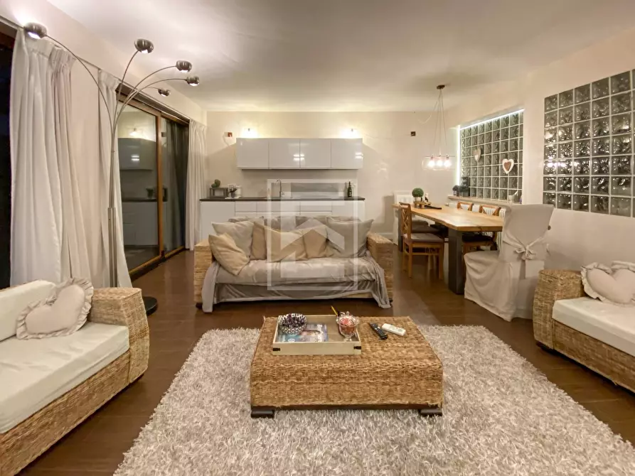 Immagine 3 di Appartamento in vendita  in Viale Agello a Desenzano Del Garda