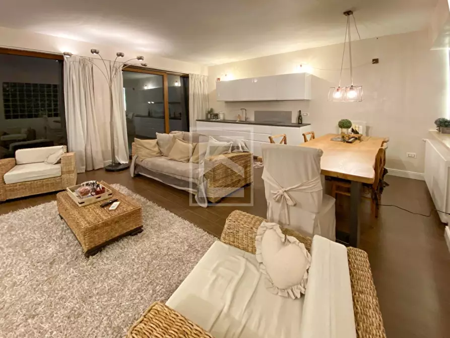 Immagine 6 di Appartamento in vendita  in Viale Agello a Desenzano Del Garda