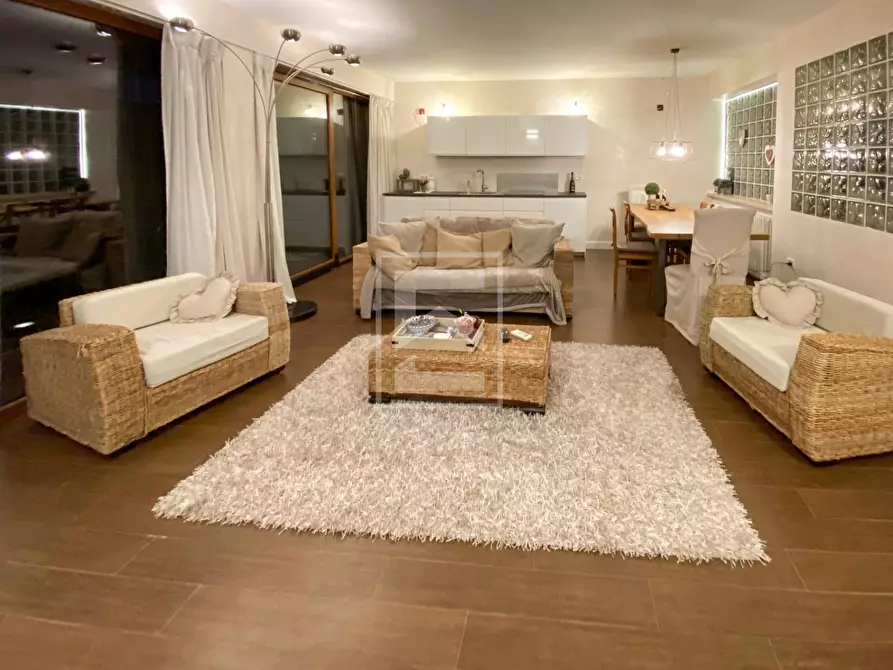 Immagine 18 di Appartamento in vendita  in Viale Agello a Desenzano Del Garda