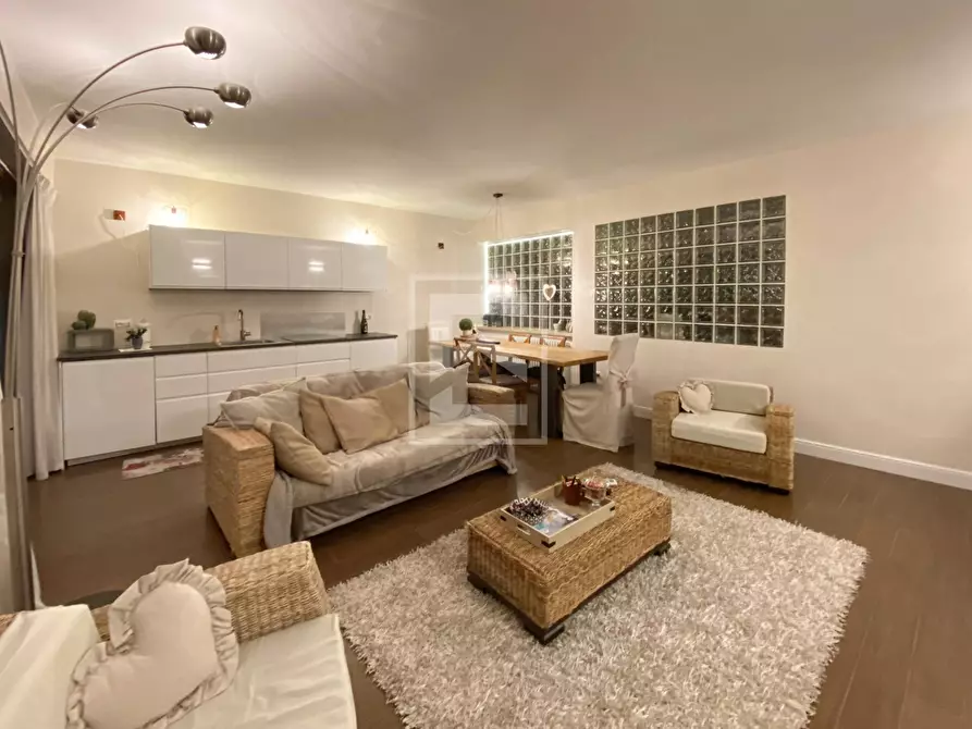 Immagine 2 di Appartamento in vendita  in Viale Agello a Desenzano Del Garda