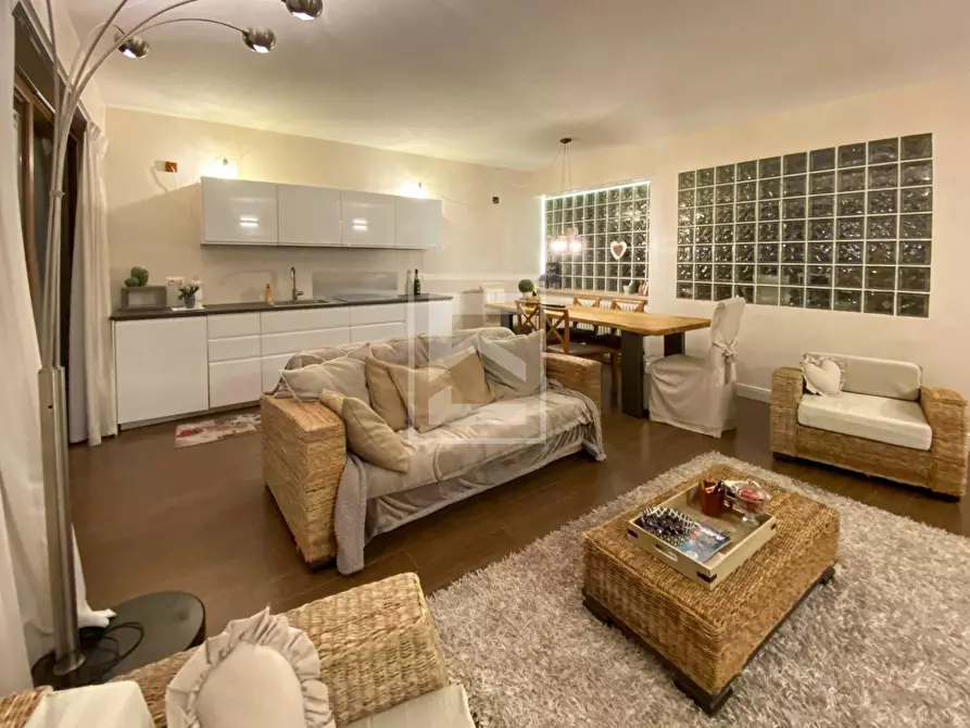 Immagine 13 di Appartamento in vendita  in Viale Agello a Desenzano Del Garda