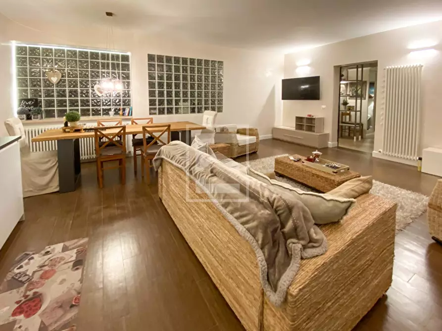 Immagine 16 di Appartamento in vendita  in Viale Agello a Desenzano Del Garda