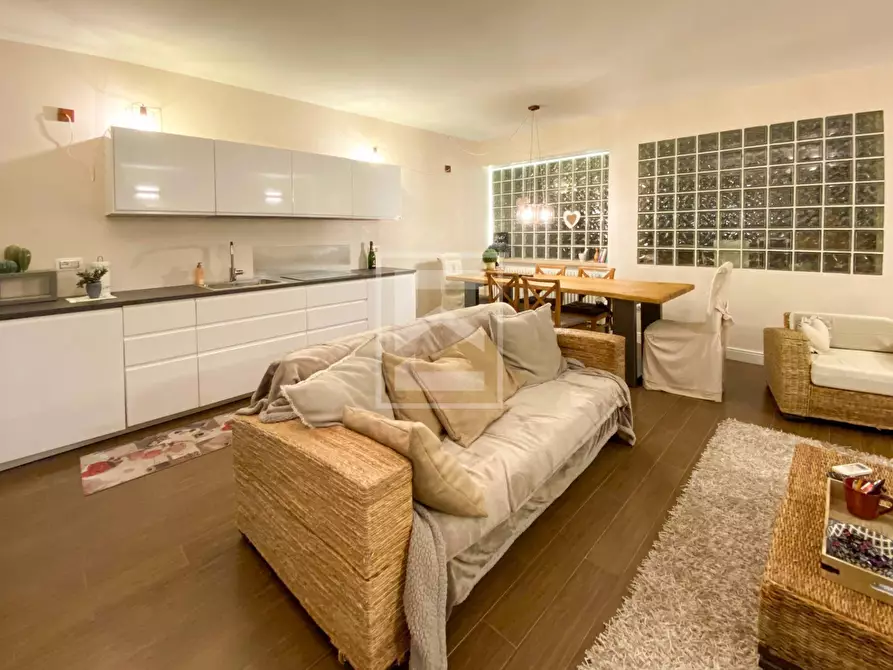 Immagine 7 di Appartamento in vendita  in Viale Agello a Desenzano Del Garda