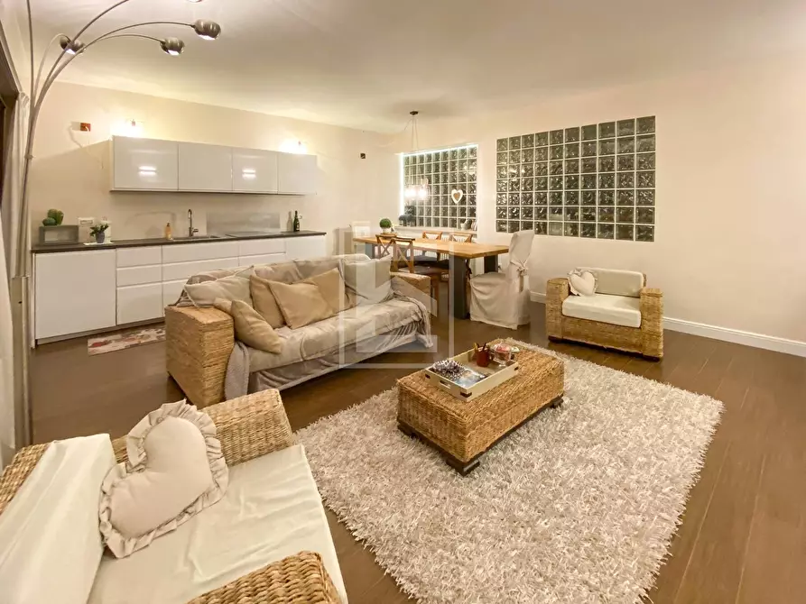 Immagine 1 di Appartamento in vendita  in Viale Agello a Desenzano Del Garda