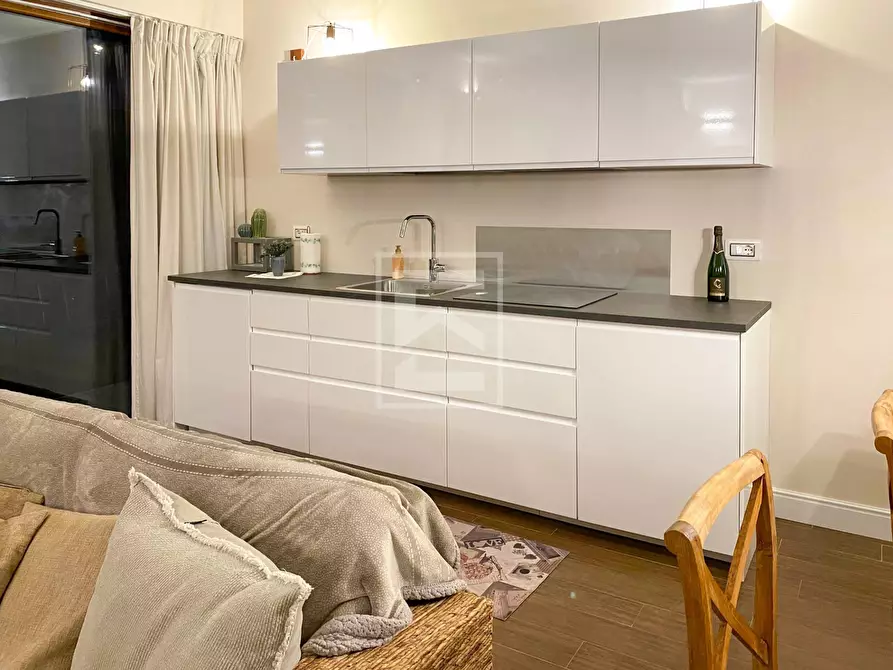 Immagine 19 di Appartamento in vendita  in Viale Agello a Desenzano Del Garda