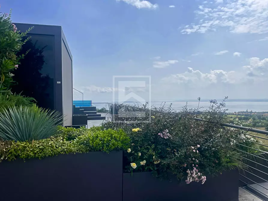 Immagine 2 di Villa in vendita  in Via San Rocco a Padenghe Sul Garda