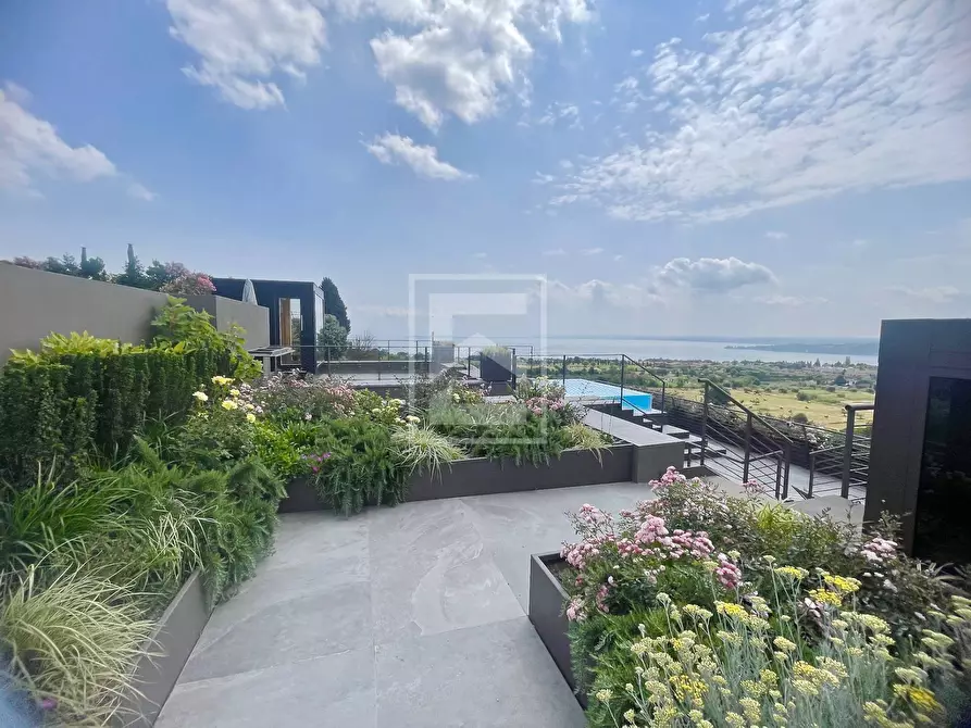 Immagine 1 di Villa in vendita  in Via San Rocco a Padenghe Sul Garda