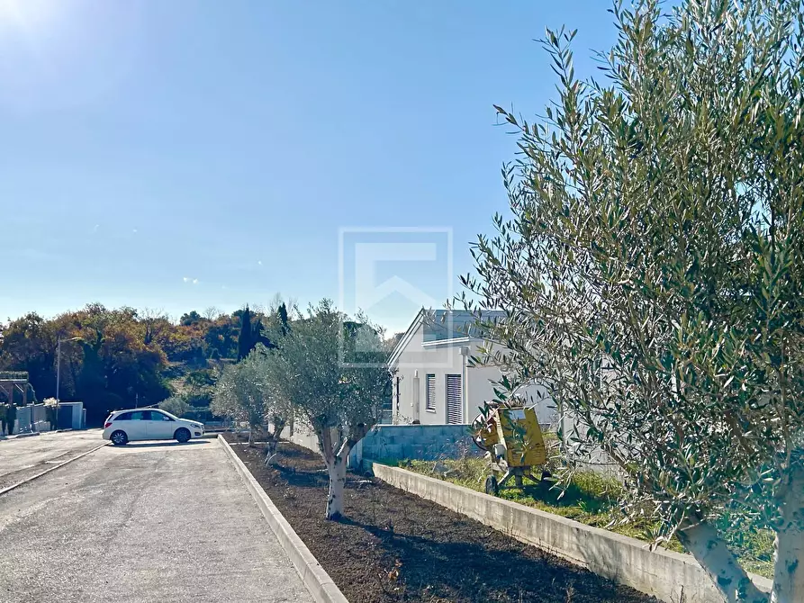 Immagine 33 di Villa in vendita  in Via San Pietro a Desenzano Del Garda