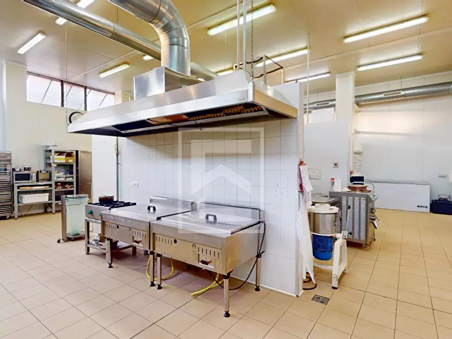 Immagine 1 di Attività commerciale in vendita  in VIA NAZIONALE 64B a Puegnago Sul Garda