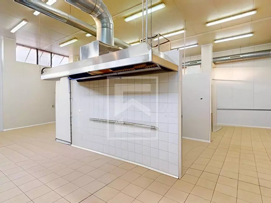 Immagine 2 di Attività commerciale in vendita  in VIA NAZIONALE 64B a Puegnago Sul Garda