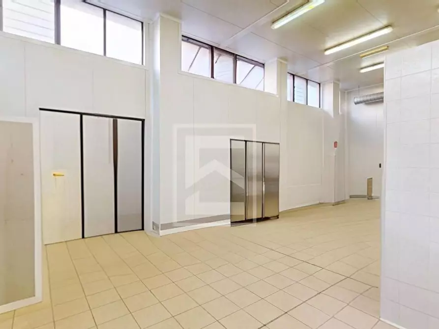 Immagine 17 di Attività commerciale in vendita  in VIA NAZIONALE 64B a Puegnago Sul Garda