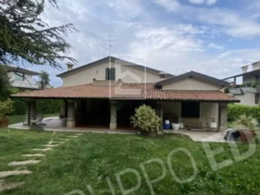 Immagine 2 di Villa in vendita  in Via Puccini 7 a Desenzano Del Garda