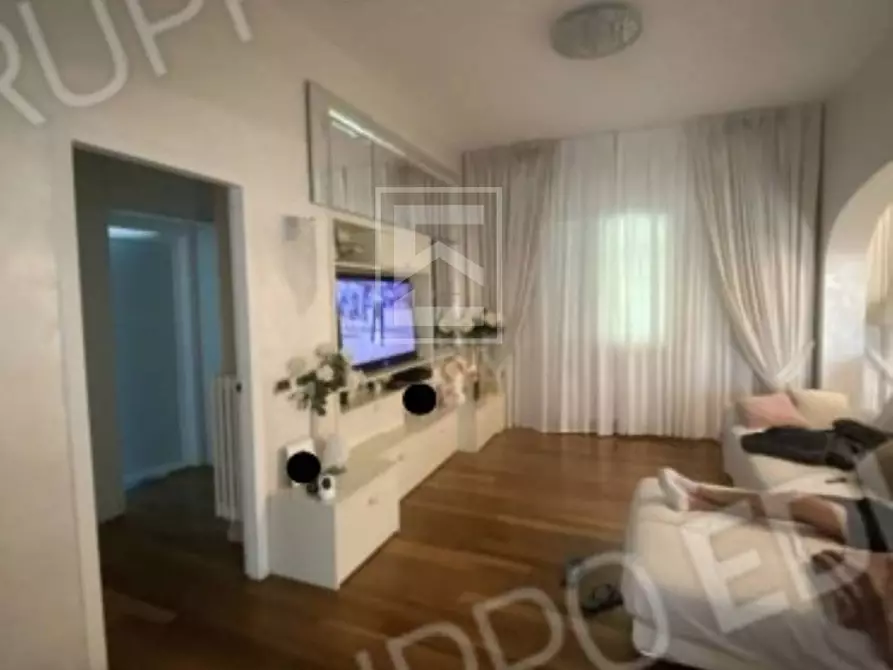 Immagine 5 di Villa in vendita  in Via Puccini 7 a Desenzano Del Garda