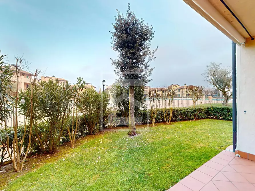 Immagine 4 di Appartamento in vendita  in Bassana 4 a Peschiera Del Garda