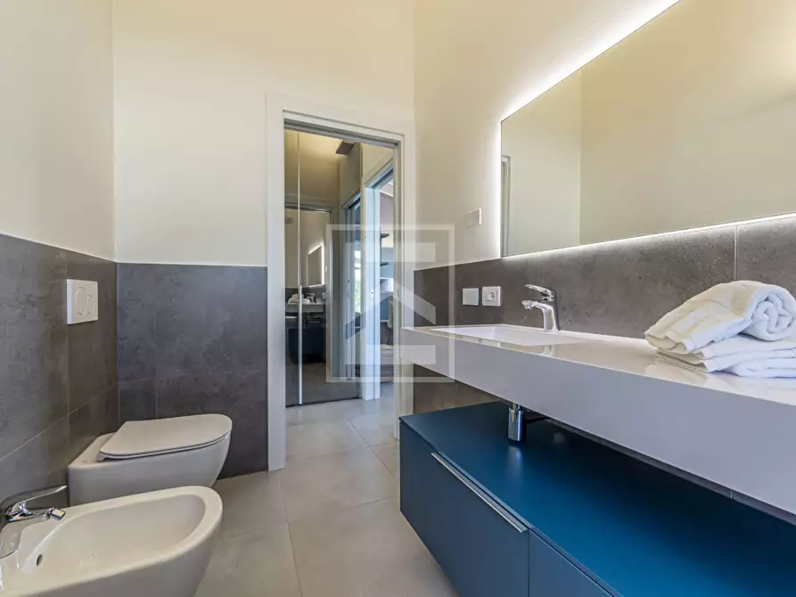 Immagine 20 di Villa in vendita  in Via Roma a Lonato del Garda