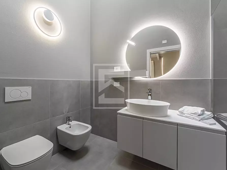 Immagine 23 di Villa in vendita  in Via Roma a Lonato del Garda