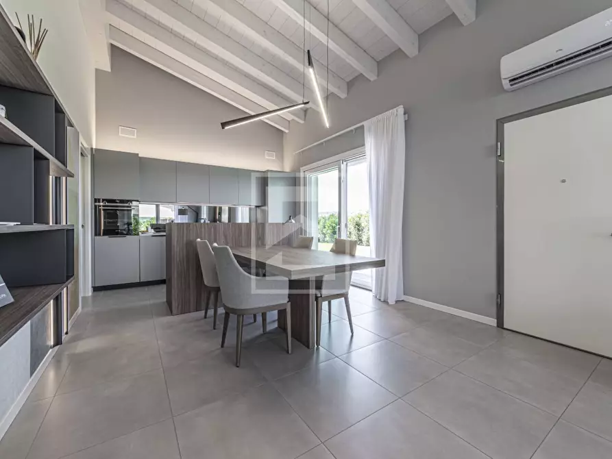 Immagine 6 di Villa in vendita  in Via Roma a Lonato del Garda