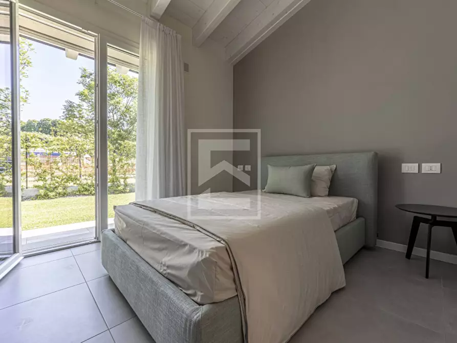 Immagine 25 di Villa in vendita  in Via Roma a Lonato del Garda