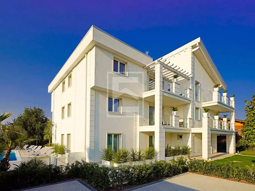 Immagine 4 di Albergo/B&B/Residence in vendita  in via Vo' a Desenzano Del Garda